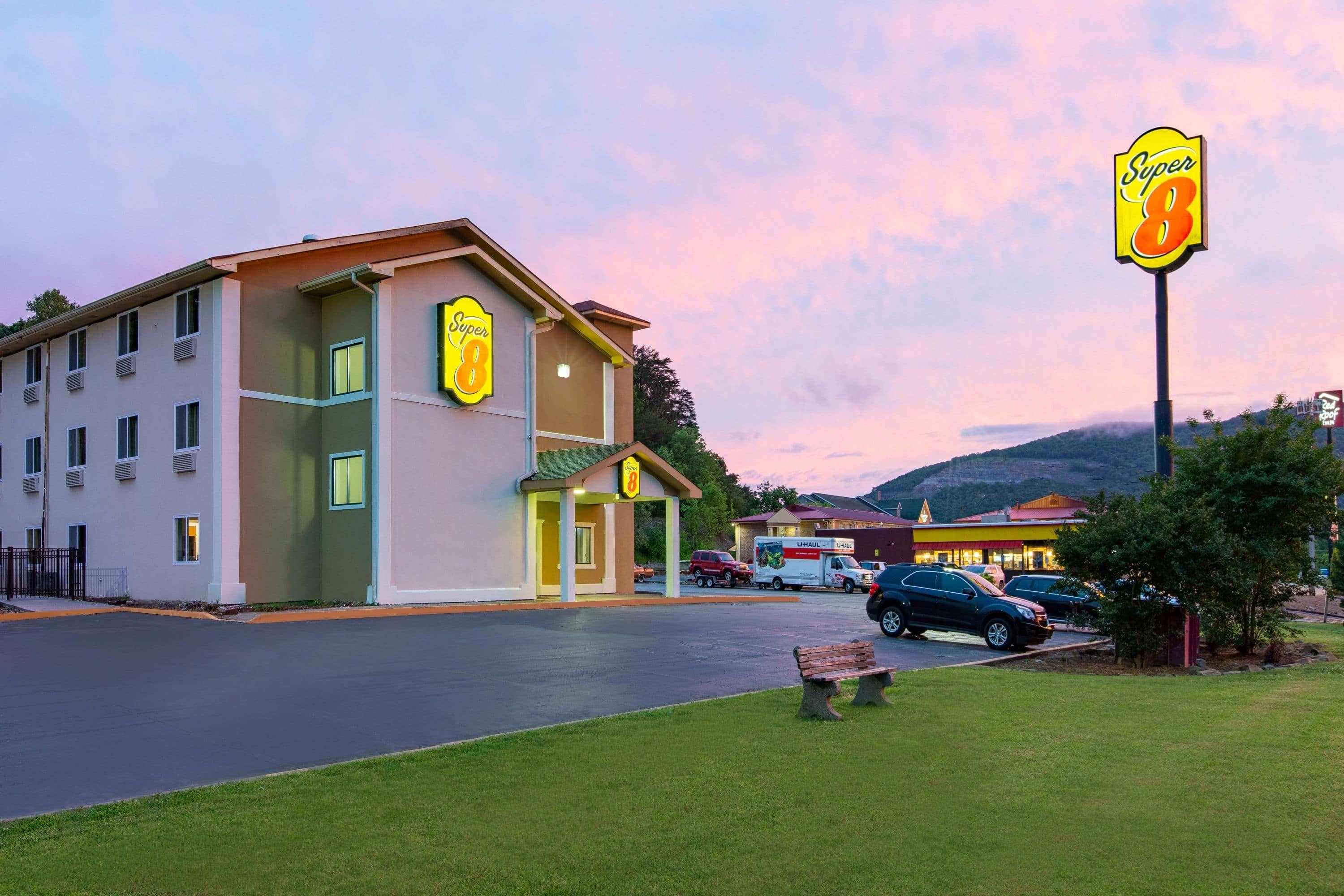 Super 8 by Wyndham Chattanooga Lookout Mountain TN Bagian luar foto