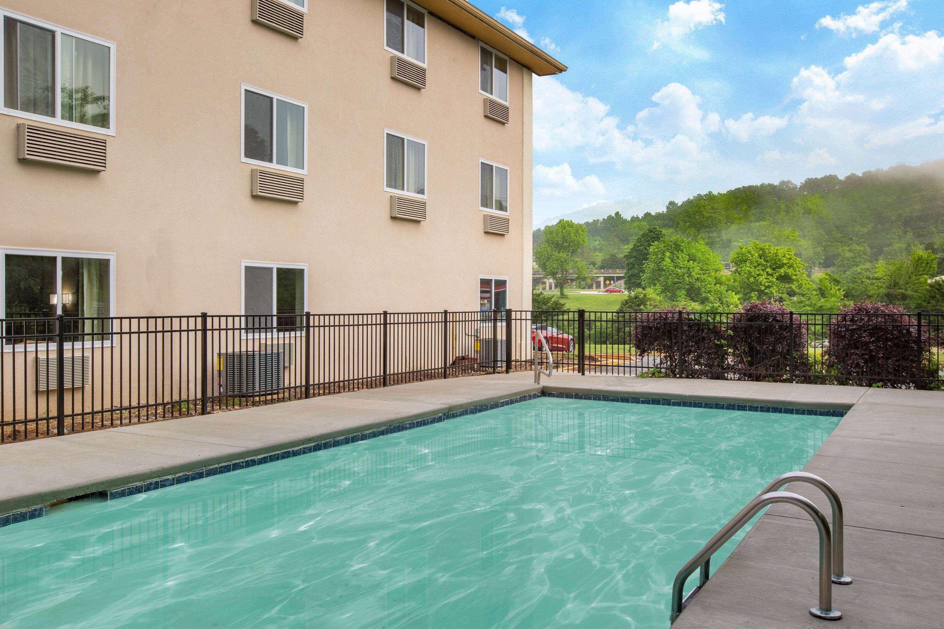 Super 8 by Wyndham Chattanooga Lookout Mountain TN Bagian luar foto