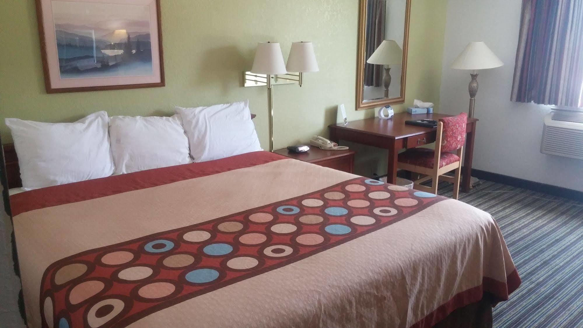 Super 8 by Wyndham Chattanooga Lookout Mountain TN Bagian luar foto