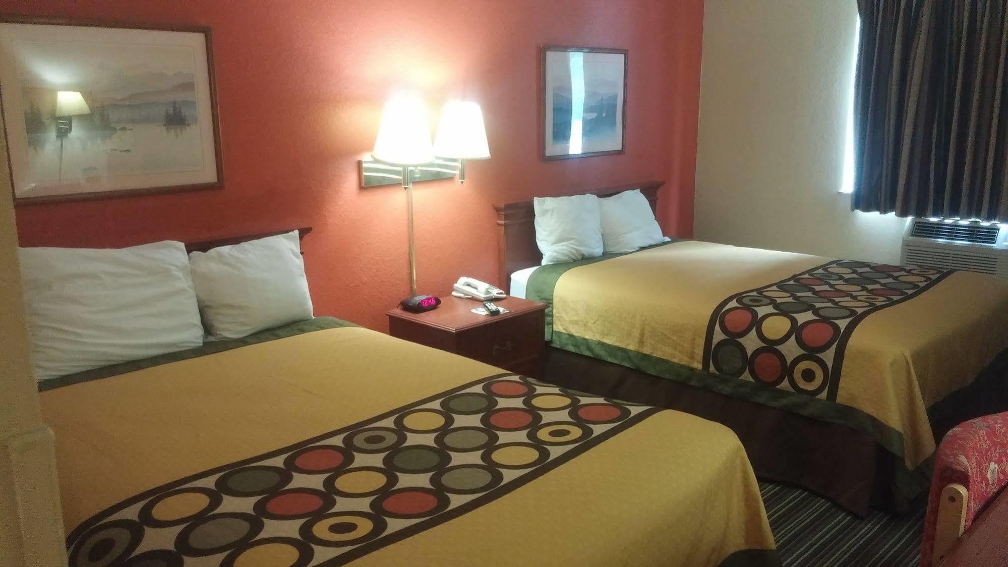 Super 8 by Wyndham Chattanooga Lookout Mountain TN Bagian luar foto