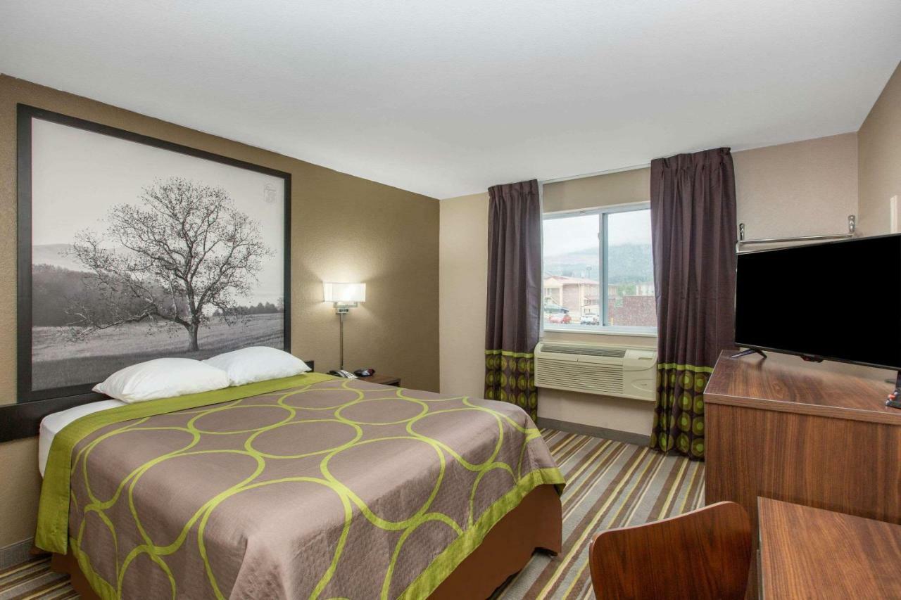 Super 8 by Wyndham Chattanooga Lookout Mountain TN Bagian luar foto